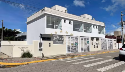Sobrado Geminado à Venda com 2 Suítes - Bombinhas/SC