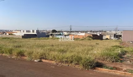 Lote em avenida comercial de 900 m2