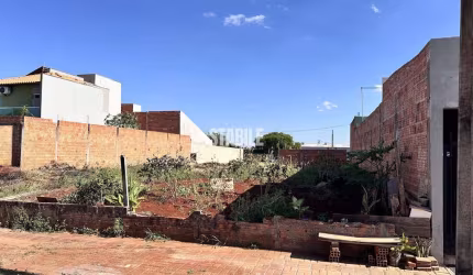 Terreno plano em ZR3 na zona sul em bairro resedencial, com construção de gemina