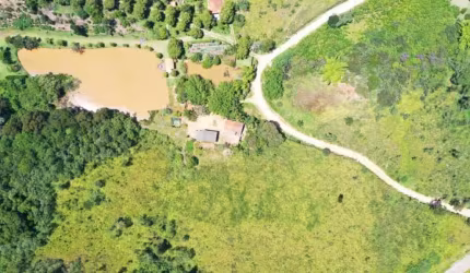 àrea De 6,1 Alqueires Muito Bem Localizada E Com Lago. - no Jardim Caxambu DOCUMENTA&#199;&#195;O TODA EM ORDEM. Ideal para investimento, incorporação ou desenvolvimento de projetos.