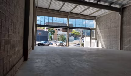 Galpão locação localizado na av tenente marques excelente localização com  860m2 de terreno  720m2 de galpão  pé direito de 10mts  em cajamar sp