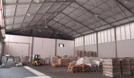 galpão com docas para alugar na fazendinha Santana Parnaíba SP