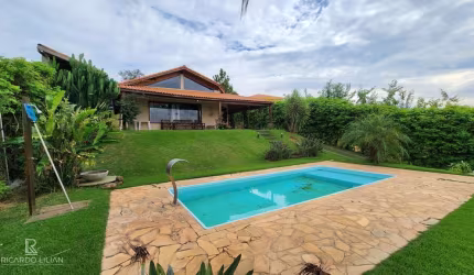 Maravilhosa Chacara na cidade de Atibaia - 3 dormitórios, piscina, espaço gourmet e 1000m&#178; de terreno. Condomínio de chácaras Pararanga - Laranjal - Atibaia/SP