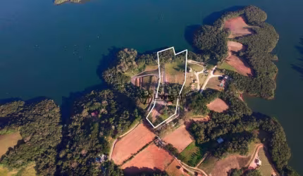 Peninsula às margens da Represa do Rio Verde