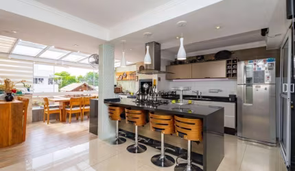 Casa com 3 dormitórios à venda, 323 m² por R$ 1.270.000,00 - Bacacheri - Curitiba/PR