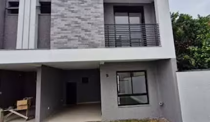 Sobrado com 3 dormitórios à venda, 127 m² por R$ 699.000 - Uberaba - Curitiba/PR