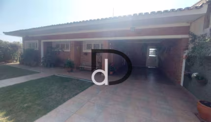 Casa com 3 dormitórios à venda, 244 m² por R$ 900.000,00 - Parque São Quirino - Campinas/SP