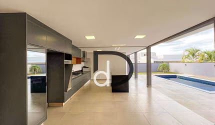 Casa em condomínio com Piscina