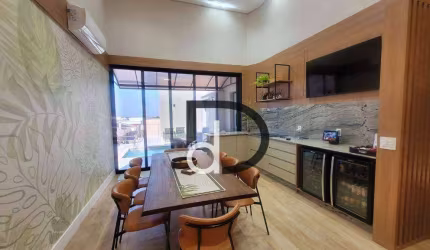 Casa em condomínio com piscina