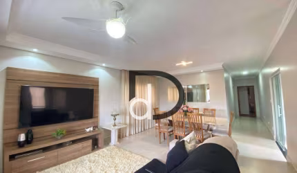 Casa assobradada em condomínio