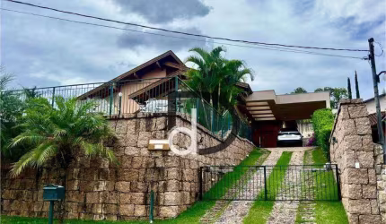 Casa com 3 suítes à venda, 326 m² por R$ 2.100.000 - Condomínio Marambaia - Vinhedo/SP
