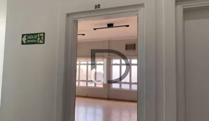 Sala com excelente localização no centro com 24 m² na cidade de Vinhedo/ SP.