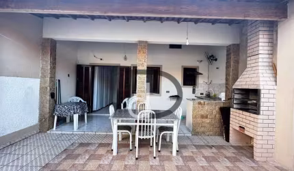 Ótima casa terrea c/ área gourmet a 300m da praia a venda no Indaiá em Bertioga-SP