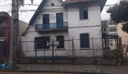 LINDO SOBRADO COM POTÊNCIAL CONSTRUTIVO