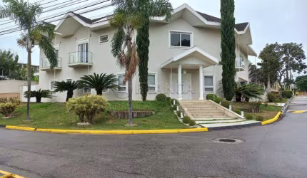 Belíssima  casa em Condomínio fechado, Villa Branca.