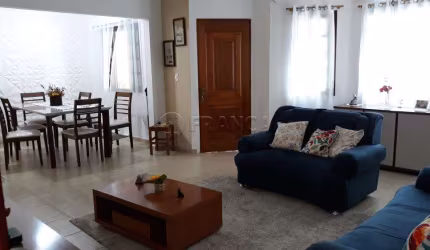 Linda casa térrea a venda