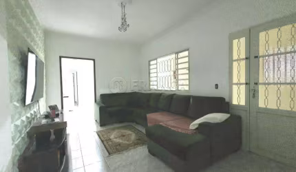 Casa com 2 dormitórios, quintal,  espaço gourmet. 1 vaga coberta, Excelente localização!