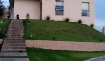 CASA EM CONDOMINIO 3 DORMITÓRIOS SENDO 1 SUÍTE - BANDEIRA BRANCA - JACAREÍ