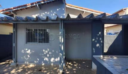 Casa 03 Dormitórios - Monte Castelo