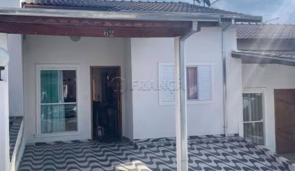 CASA EM CONDOMÍNIO 2 DORMITÓRIOS BAIRRO DO COLONIA JACAREÍ