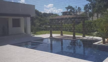 CASA EM CONDOMÍNIO 4 DORMITÓRIOS SENDO 4 SUITES BAIRRO JARDIM PARAÍBA.