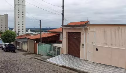 Casa de 04 dormitórios ( Sendo 01 Suite ) á venda região central de Jacareí
