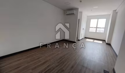 Sala comercial à venda no Centro, Jacareí  por R$ 335.000