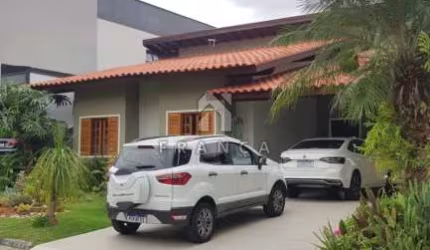 Belíssima casa em Condomínio fechado, Villa Branca.