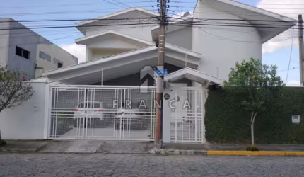CASA 4 DORMITÓRIOS SENDO 3 SUITES - BAIRRO JARDIM SANTA MARIA - JACAREÍ