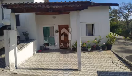 CASA EM CONDOMÍNIO 2 DORMITÓRIOS BAIRRO DO COLONIA JACAREÍ