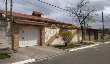 CASA COM 3 DORMITÓRIOS SENDO 1 SUÍTE - SANTA MARIA - JACAREÍ