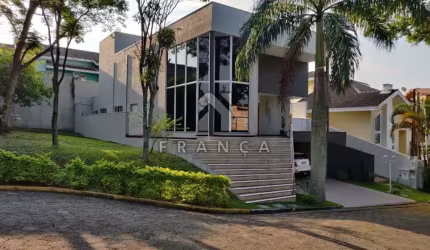 Sobrado 03 suites no Condomínio Coléginho - Jacareí - SP.