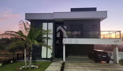 CASA EM CONDOMÍNIO FECHADO