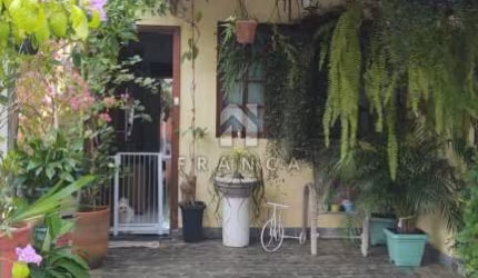 LINDA CASA EM CONDOMINÍO FECHADO