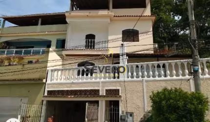 Casa dentro de condomínio