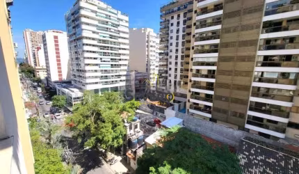 Apartamento de 2 quartos, sala 2 ambientes, todo de frente e 1 vaga fixa no miolo de Icaraí