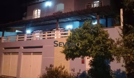 Casa em Condomínio fechado com 4 quartos