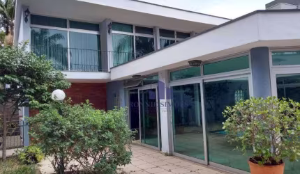 Sobrado para venda Alto da Boa Vista, 3 dormitórios, 3 suítes, 3 banheiros, 2 salas, 6 vagas de garagem, 722 m² T, 605 C, São Paulo.