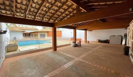 Casa em condomínio fechado com 2 quartos para alugar no Dois Córregos, Piracicaba  por R$ 4.000