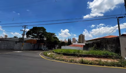 Terreno à venda no Parque Santa Cecília, Piracicaba  por R$ 295.000