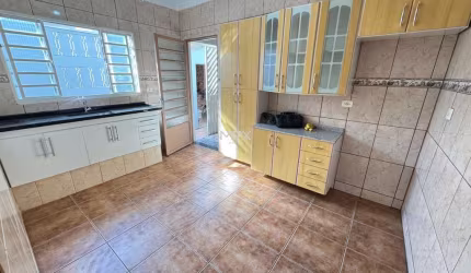 Casa com 3 quartos para alugar no Parque São Jorge, Piracicaba  por R$ 2.400