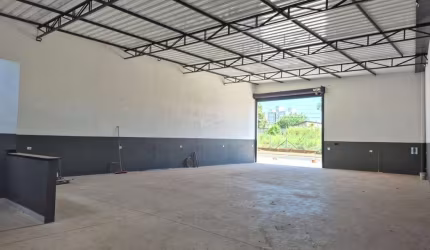 Barracão / Galpão / Depósito para alugar no Dois Córregos, Piracicaba  por R$ 4.200