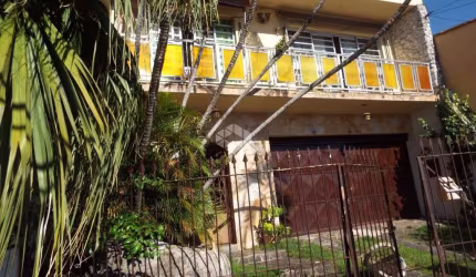 Casa com 4 quartos à venda na Rua Fernando Abbott, 1139, Cristo Redentor, Porto Alegre, 234 m2 por R$ 640.000