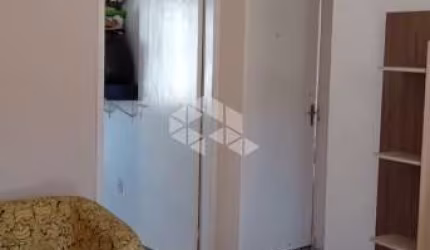 Apartamento com 2 quartos à venda na Rua Deodoro, 95, Mário Quintana, Porto Alegre por R$ 142.000