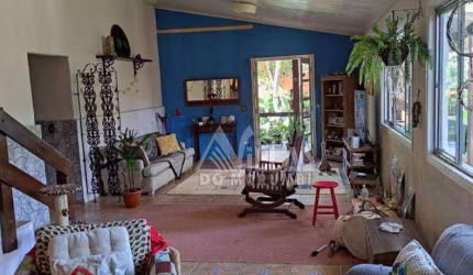 Casa com 3 dormitórios à venda, 310 m² por R$ 950.000,00 - Chácaras Bosque do Embu - Embu das Artes/SP