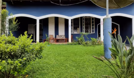 Casa ampla, de alvenaria, em terreno alto, livre de alagamentos no bairro Petrópolis!