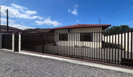 Casa com incrível área de lazer no bairro Aventureiro!