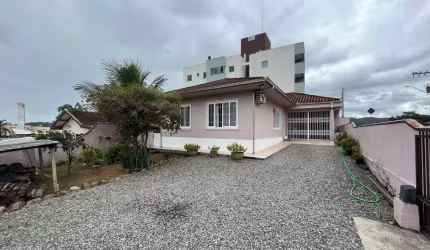Casa para venda no bairro João Costa!