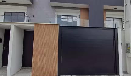 Lindíssimo sobrado geminado de alto padrão à venda localizado no bairro Floresta!