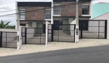 Sobrado geminado com lindíssima fachada moderna à venda localizado no bairro Floresta